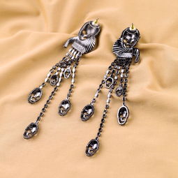 女人飾界 歐美時(shí)尚飾品批發(fā)直銷(xiāo)引領(lǐng)復(fù)古潮流